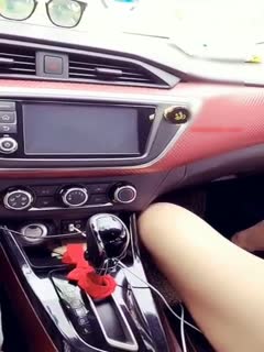 R8和姨夫白天直接把车停在路边给司机舔鸡巴露出个逼逼很性感[补录]